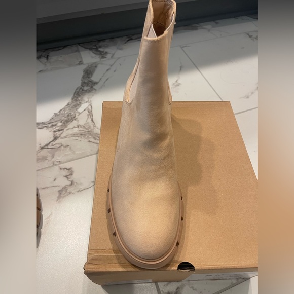 Brand New and Never Worn! Women's Lug Sole Ankle Boot Chunky Platform Block Heel - Picture 5 of 5